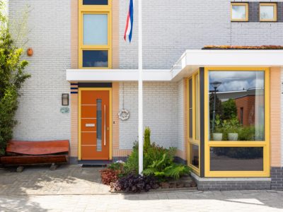Oranje kunststof voordeur in Hoorn - DEZA Kozijnen